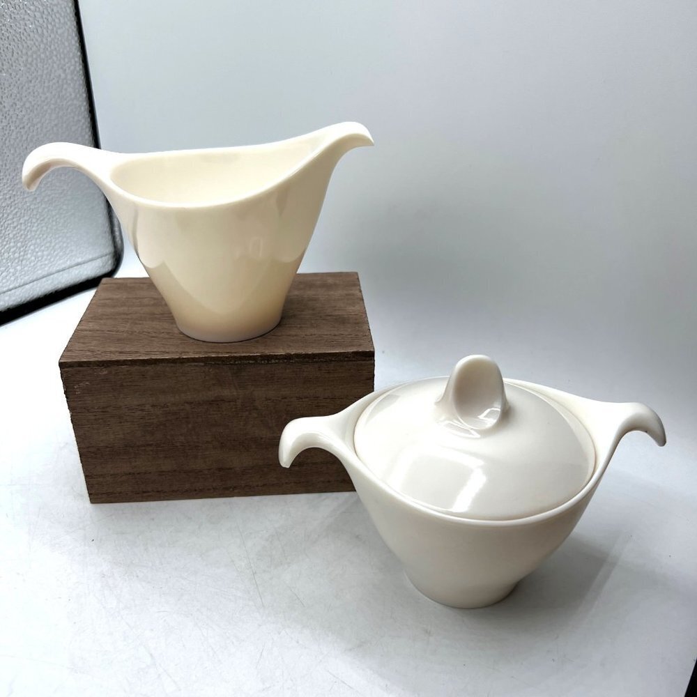 Mid Century Retro 3 Piece Malamine Sugar and Creamer Set - White